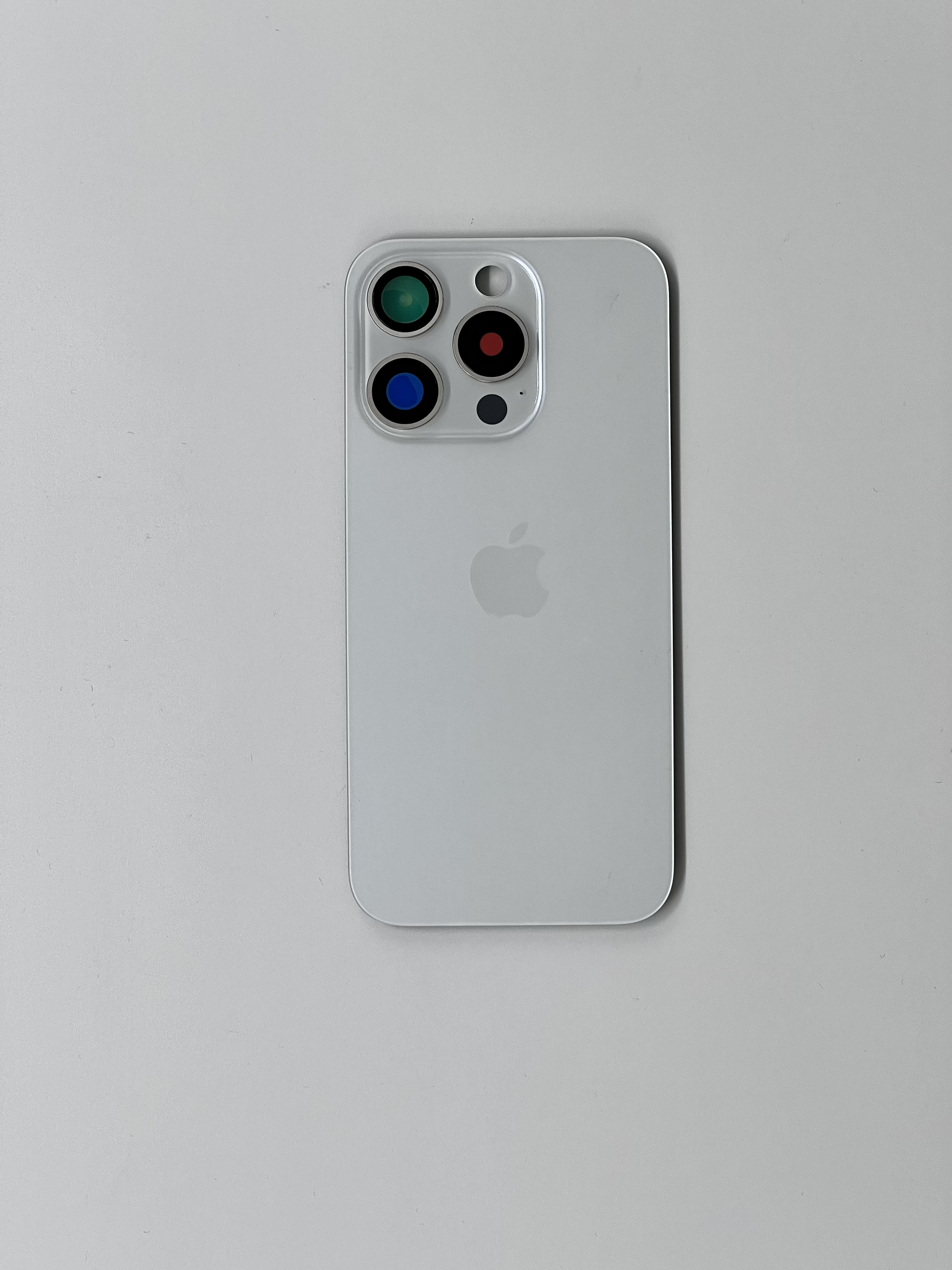 Задняя крышка Apple iPhone 15 Pro Белый титан с большим отверстием